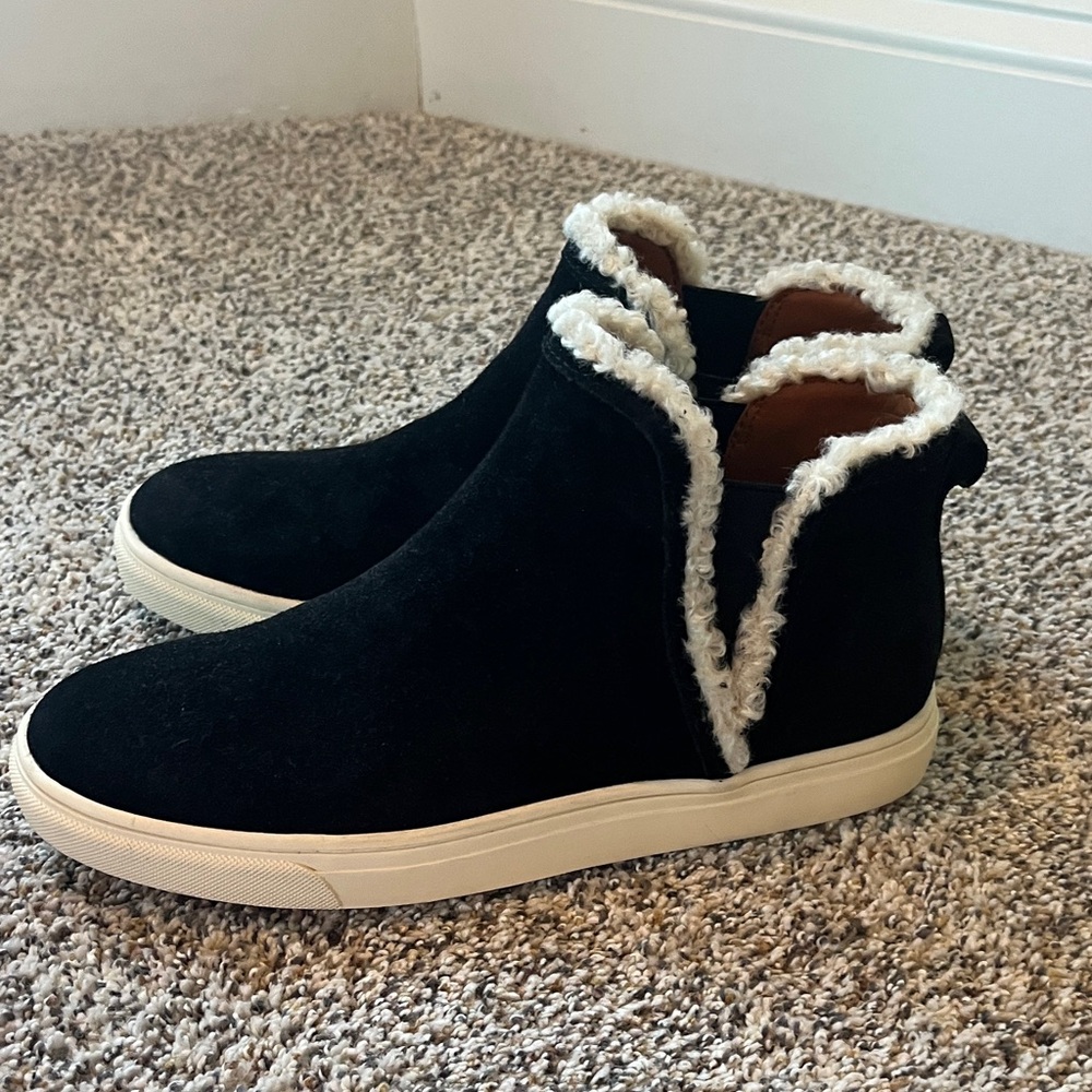 Lucky Brand Black Sneakers with Faux Fur Trim
